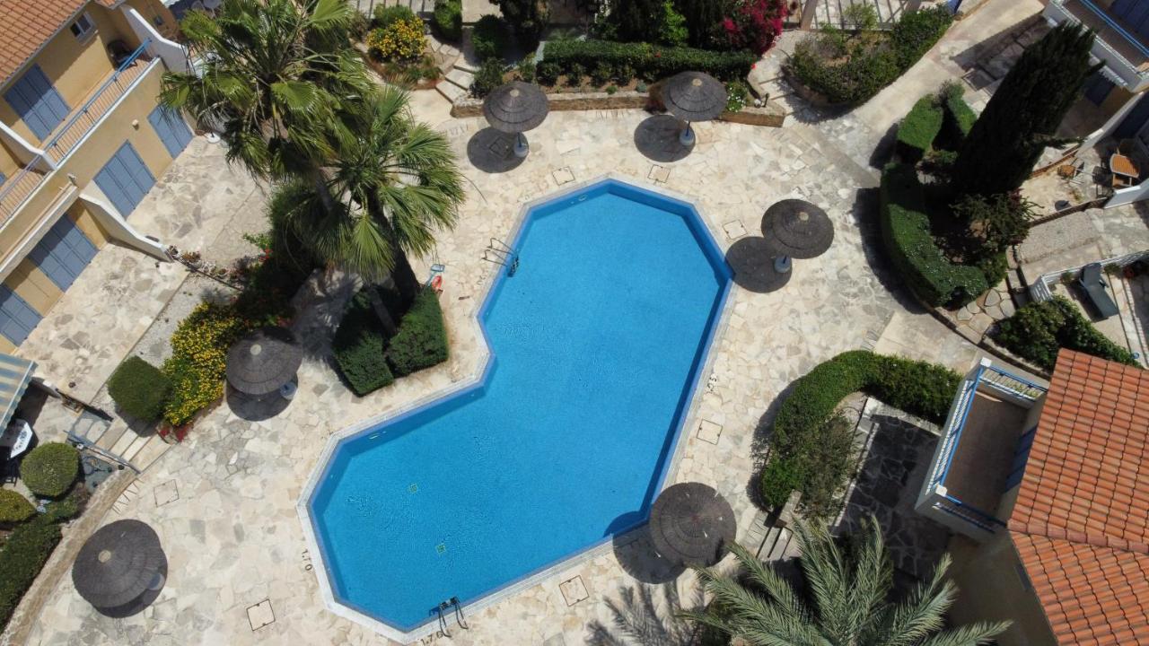 Regina Gardens Lovely Apartment Paphos ภายนอก รูปภาพ