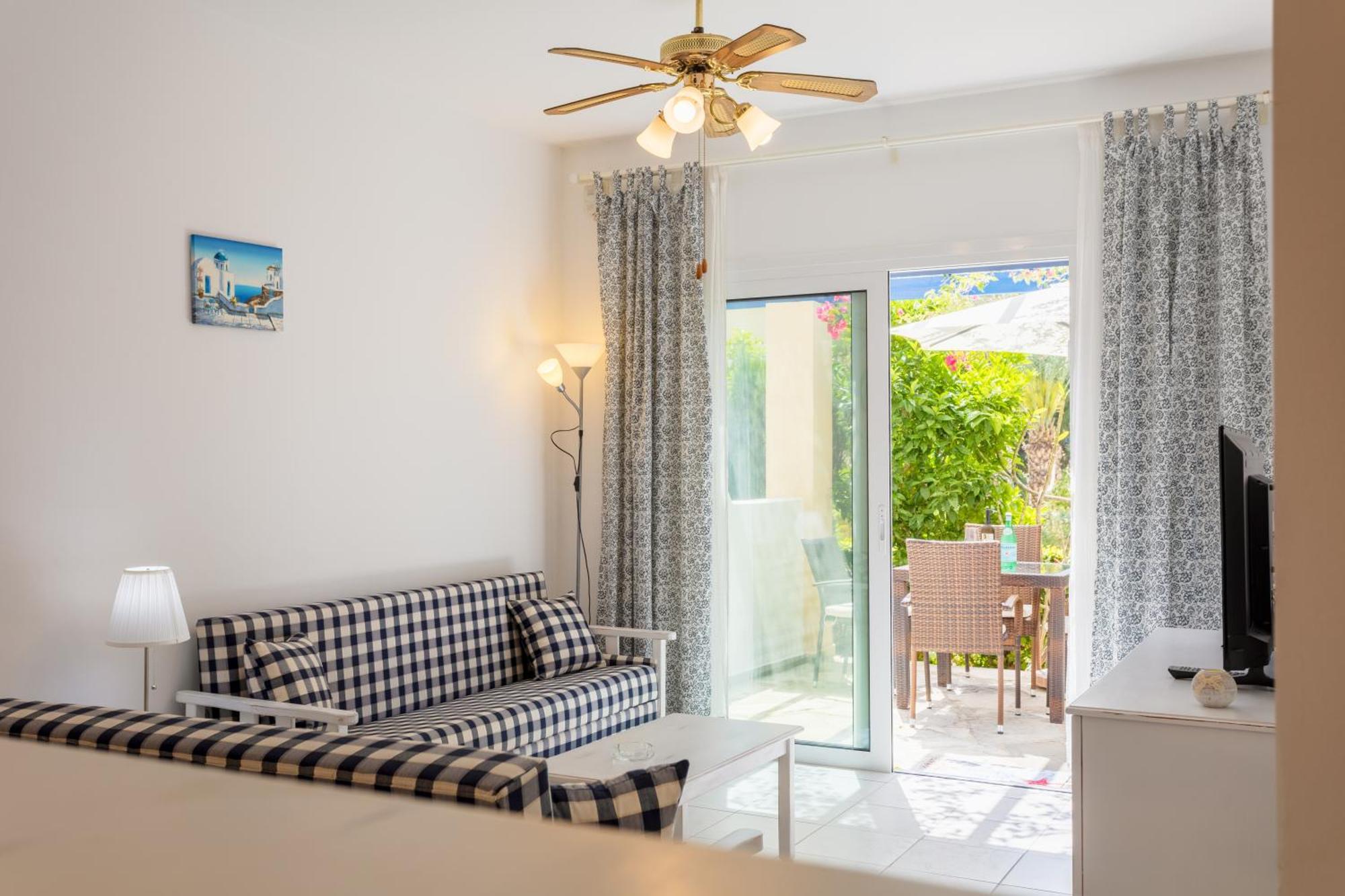 Regina Gardens Lovely Apartment Paphos ภายนอก รูปภาพ