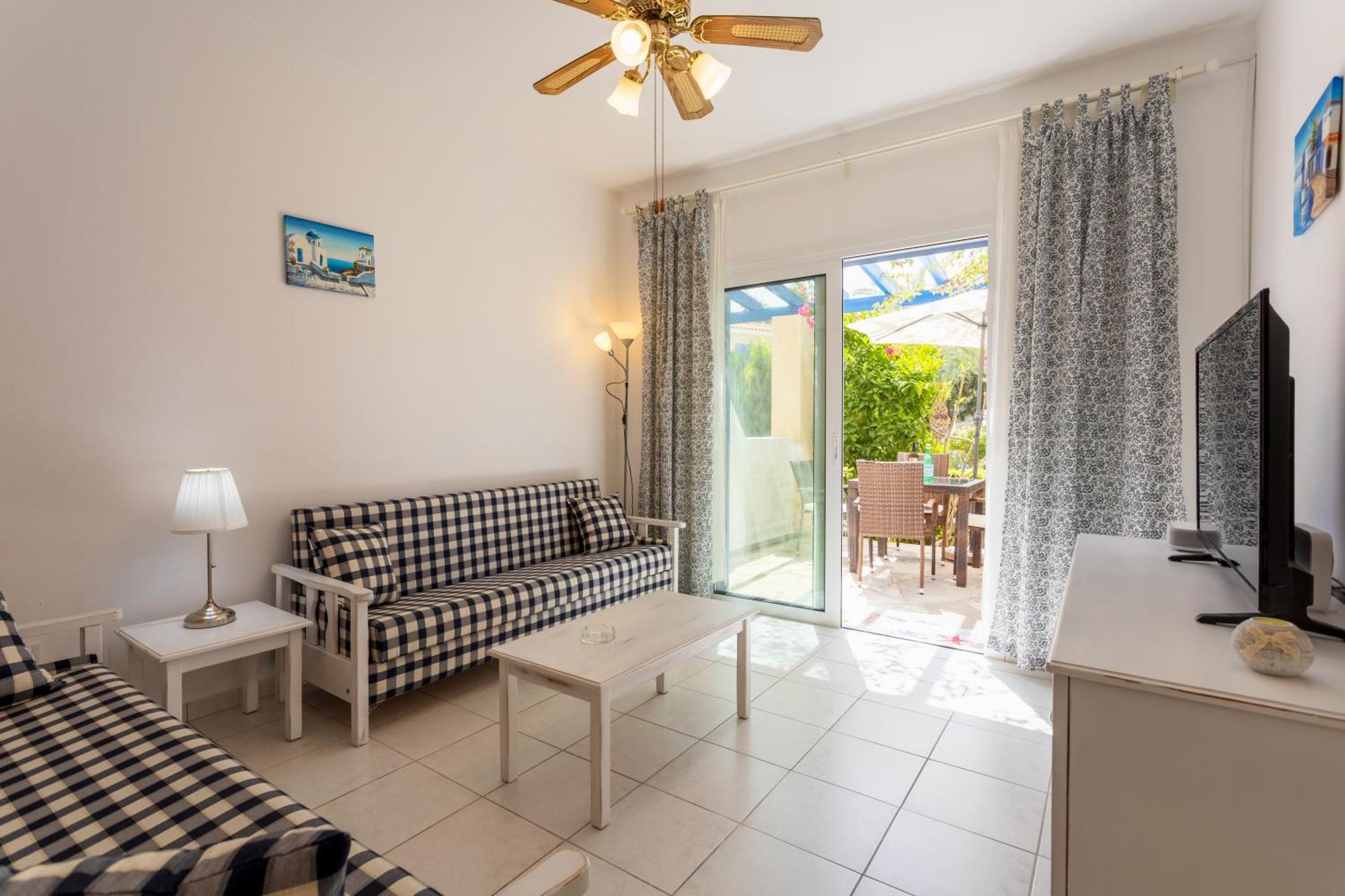 Regina Gardens Lovely Apartment Paphos ภายนอก รูปภาพ