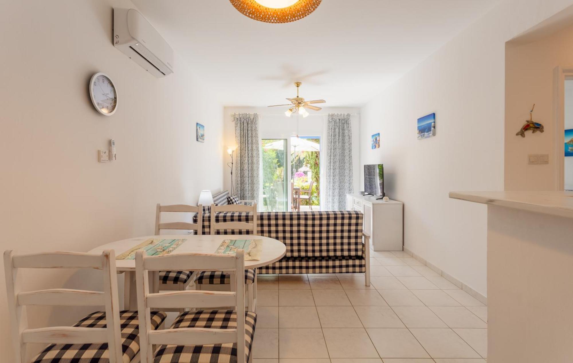 Regina Gardens Lovely Apartment Paphos ภายนอก รูปภาพ