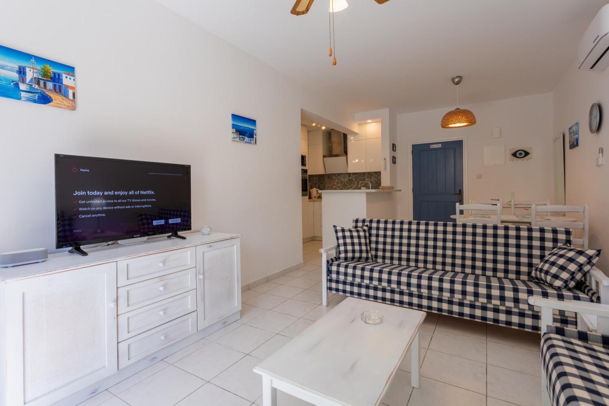 Regina Gardens Lovely Apartment Paphos ภายนอก รูปภาพ
