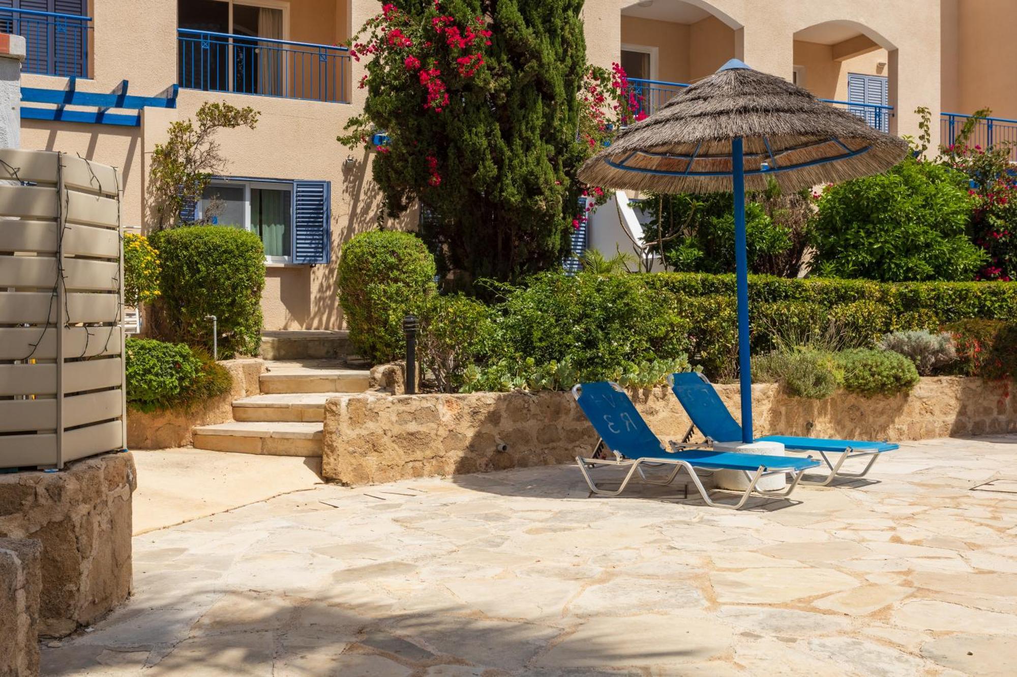 Regina Gardens Lovely Apartment Paphos ภายนอก รูปภาพ