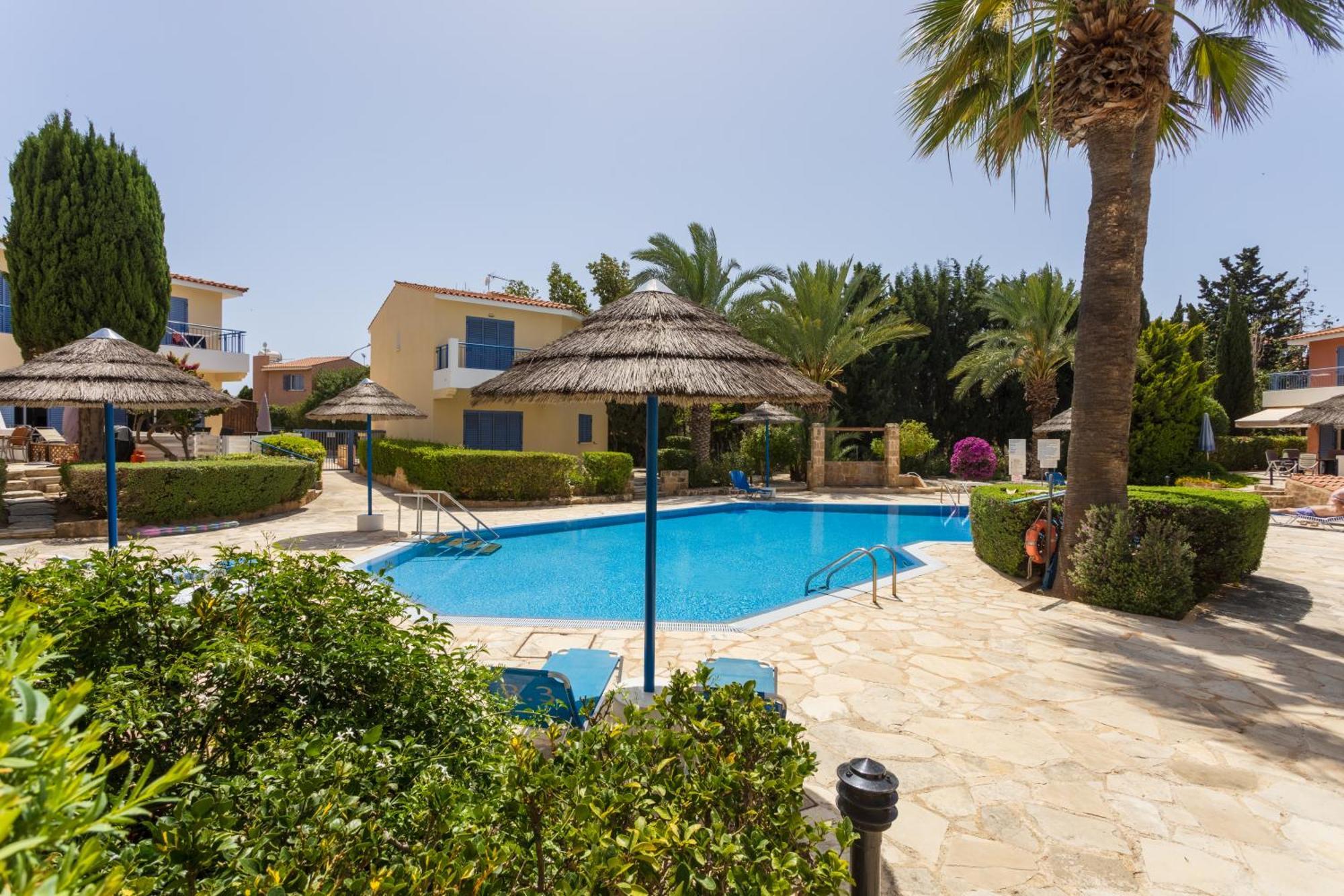 Regina Gardens Lovely Apartment Paphos ภายนอก รูปภาพ