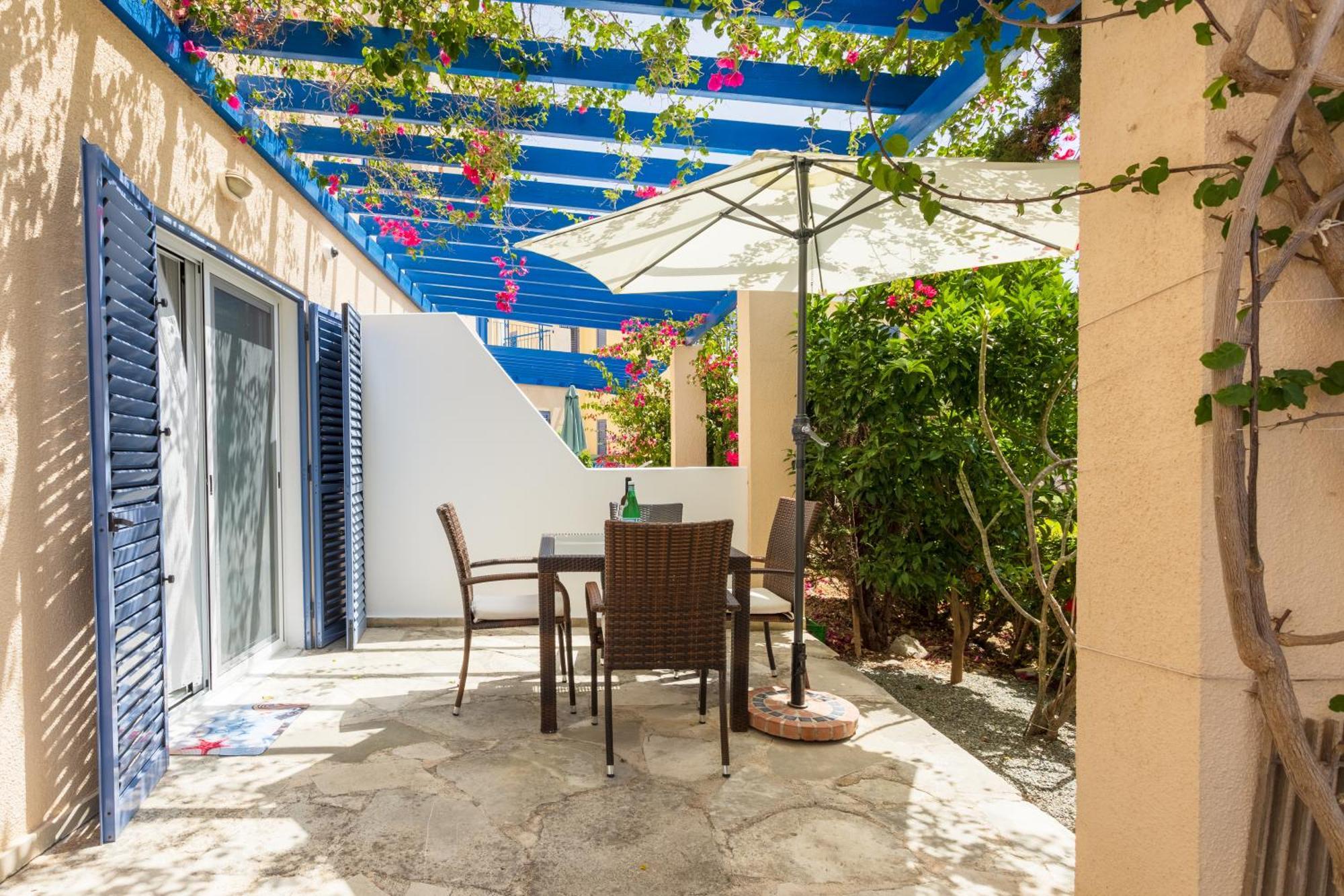 Regina Gardens Lovely Apartment Paphos ภายนอก รูปภาพ