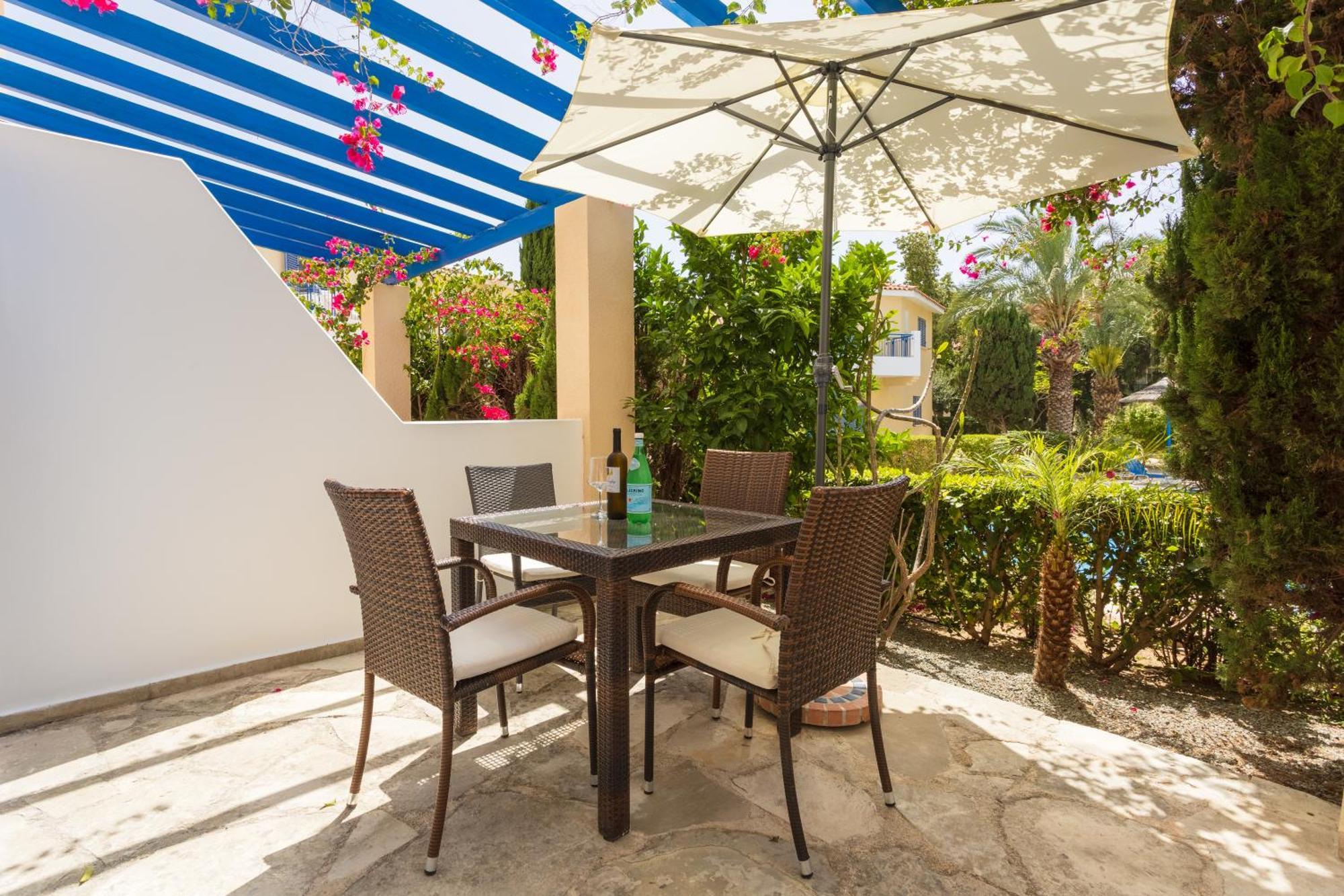 Regina Gardens Lovely Apartment Paphos ภายนอก รูปภาพ