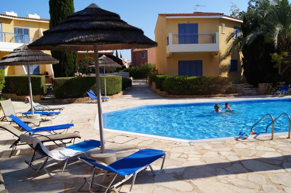 Regina Gardens Lovely Apartment Paphos ภายนอก รูปภาพ