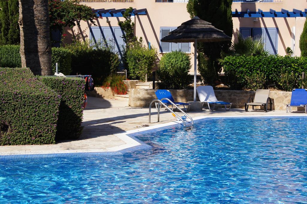 Regina Gardens Lovely Apartment Paphos ภายนอก รูปภาพ