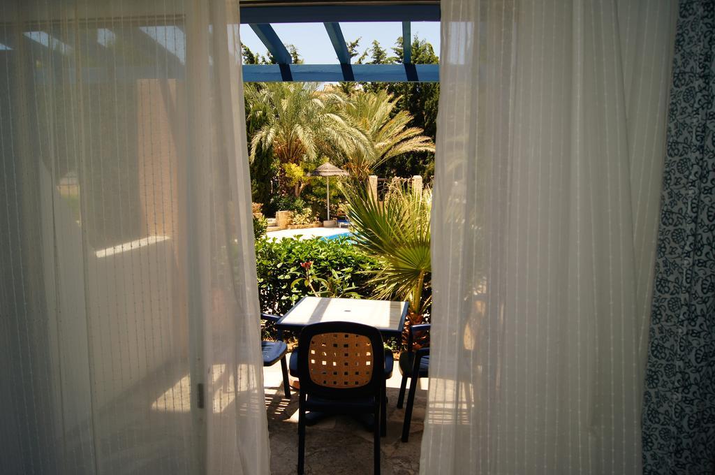 Regina Gardens Lovely Apartment Paphos ภายนอก รูปภาพ